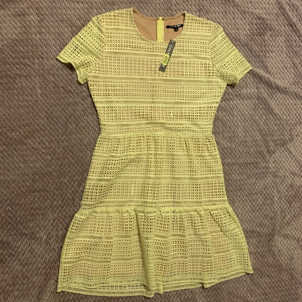 Gianni Bini L pale yellow dress w/nude lining